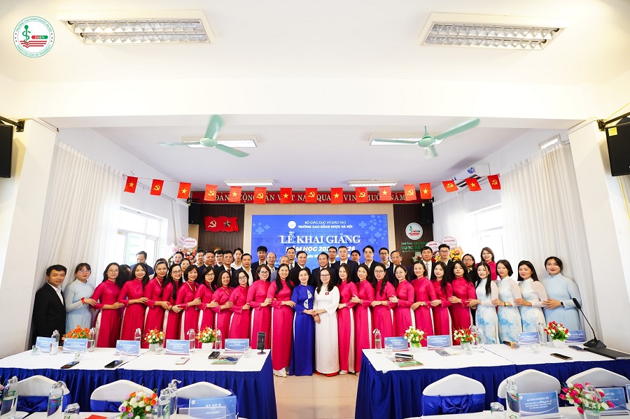 Cao Đẳng Dược Hà Nội sở hữu đội ngũ giảng viên giàu kinh nghiệm, tận tâm với nghề