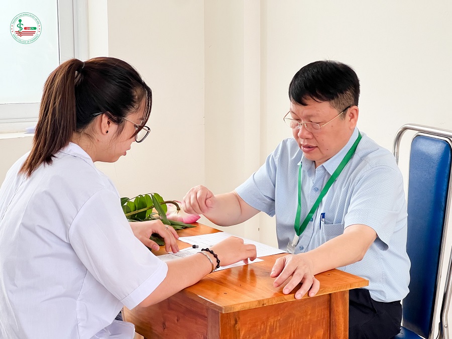 Dược học là ngành ứng dụng khoa học và nghiên cứu về thuốc