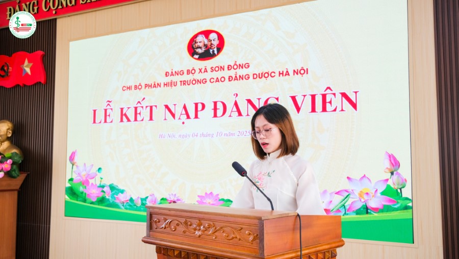 Đồng chí Đặng Thuỳ Trang, đại diện cho các Đảng viên mới, đã phát biểu cảm tưởng