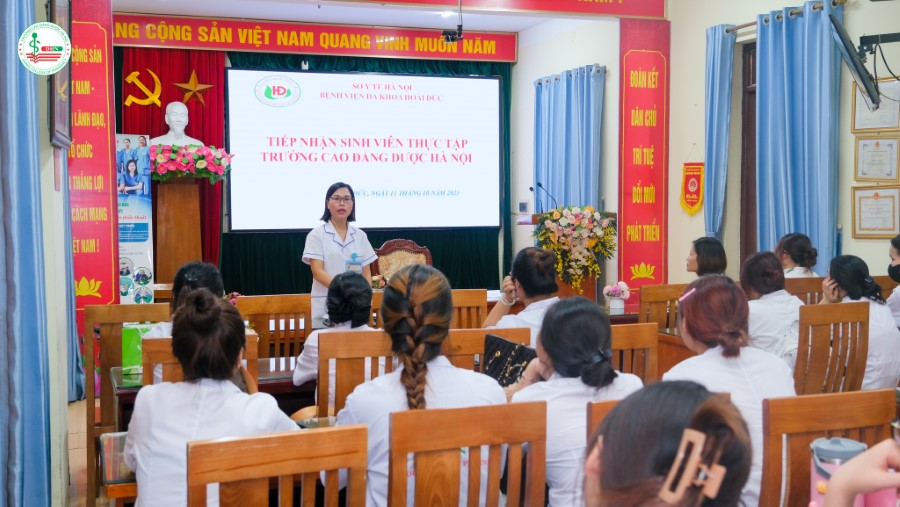 Đại diện Bệnh viện Đa khoa Hoài Đức đánh giá cao sinh viên Cao đẳng Dược Hà Nội