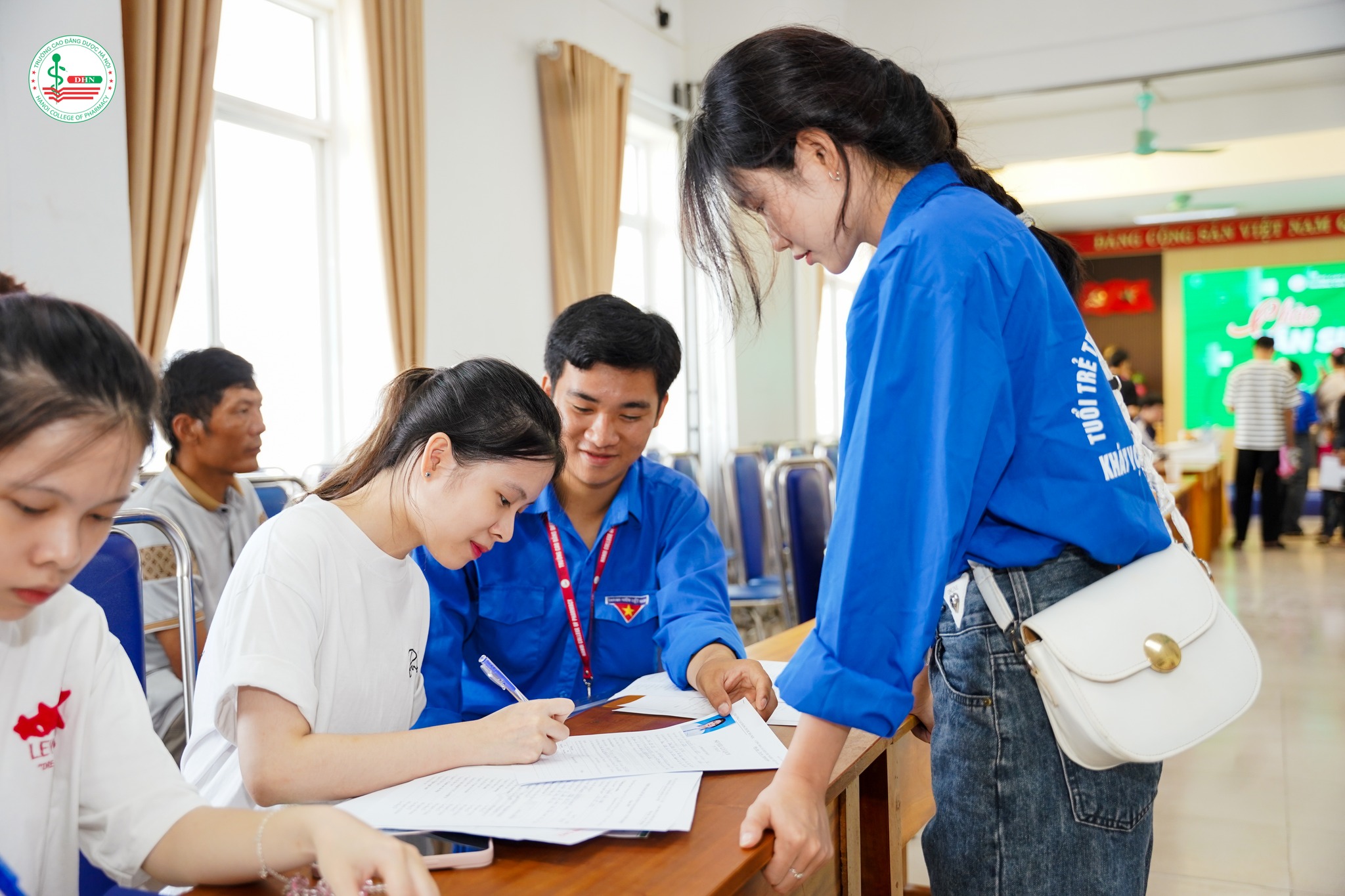 Xét học bạ THPT vào trường Cao đẳng Dược Hà Nội là lôi đi chủ động, chắc suất trúng tuyển