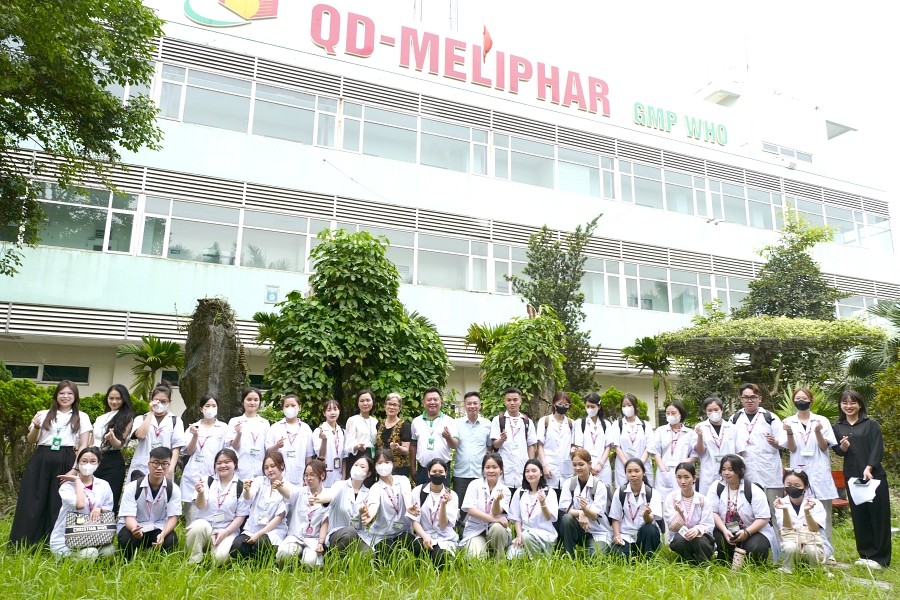 Để r&egrave;n luyện kỹ năng chuy&ecirc;n m&ocirc;n, trau dồi kinh nghiệm, sinh vi&ecirc;n Trường Cao đẳng Dược H&agrave; Nội c&oacute; nhiều thời gian thực tập, thực tế tại c&aacute;c hệ thống ph&acirc;n phối, hiệu thuốc lớn