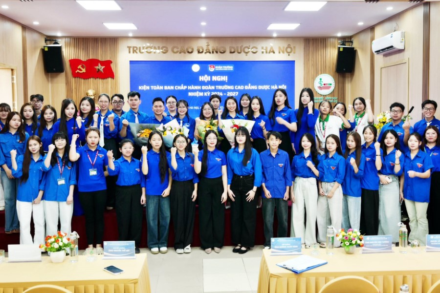 Hội nghị kiện to&agrave;n Ban Chấp h&agrave;nh Đo&agrave;n Trường Cao đẳng Dược H&agrave; Nội nhiệm kỳ 2024 - 2027 đ&atilde; kh&eacute;p lại trong kh&ocirc;ng kh&iacute; trang trọng, đo&agrave;n kết v&agrave; đầy kh&iacute; thế