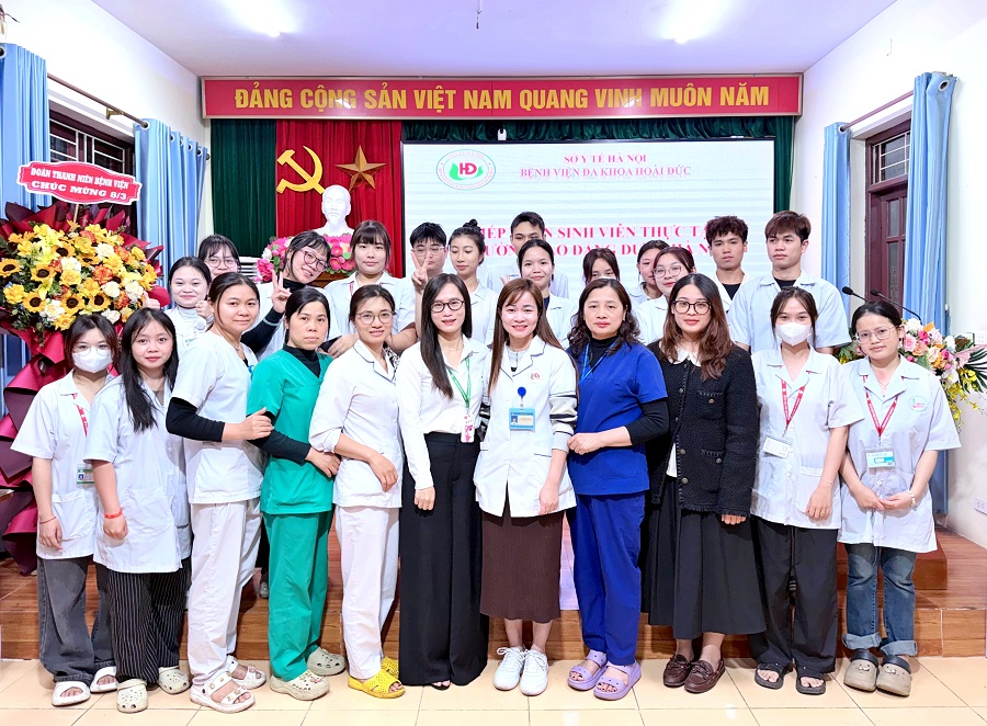 Trong qu&aacute; tr&igrave;nh học, c&aacute;c sinh vi&ecirc;n ng&agrave;nh Điều dưỡng của Trường Cao đẳng Dược H&agrave; Nội được thực tập, thực tế tại nhiều bệnh viện, cơ sở y tế lớn