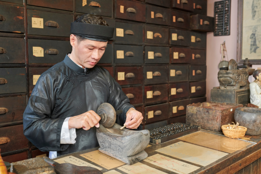 Học văn bằng 2 ng&agrave;nh y học cổ truyền c&oacute; n&ecirc;n hay kh&ocirc;ng l&agrave; băn khoăn của nhiều người