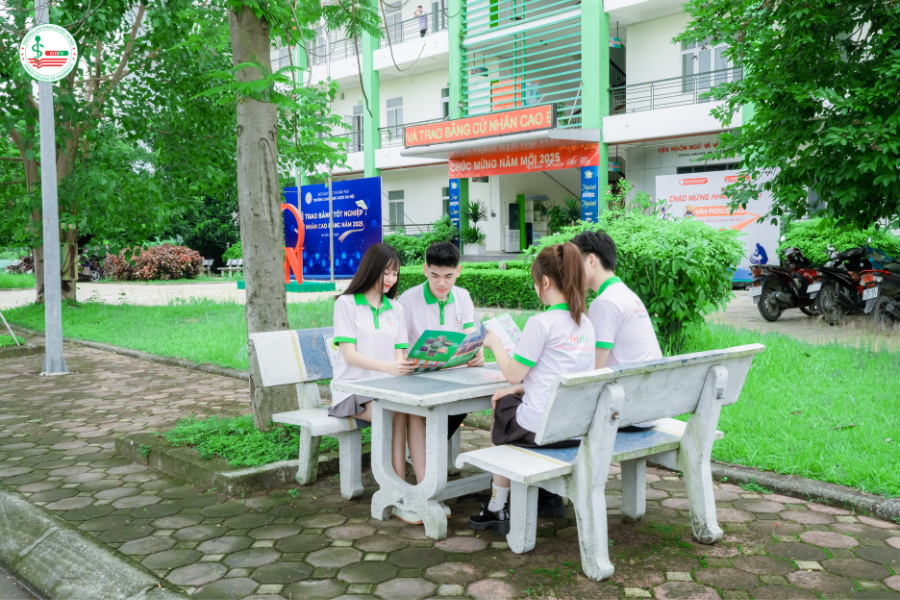 Trường Cao đẳng Dược H&agrave; Nội l&agrave; địa chỉ uy t&iacute;n được đ&ocirc;ng đảo học sinh v&agrave; phụ huynh tin tưởng lựa chọn học Kỹ thuật Phục h&igrave;nh răng