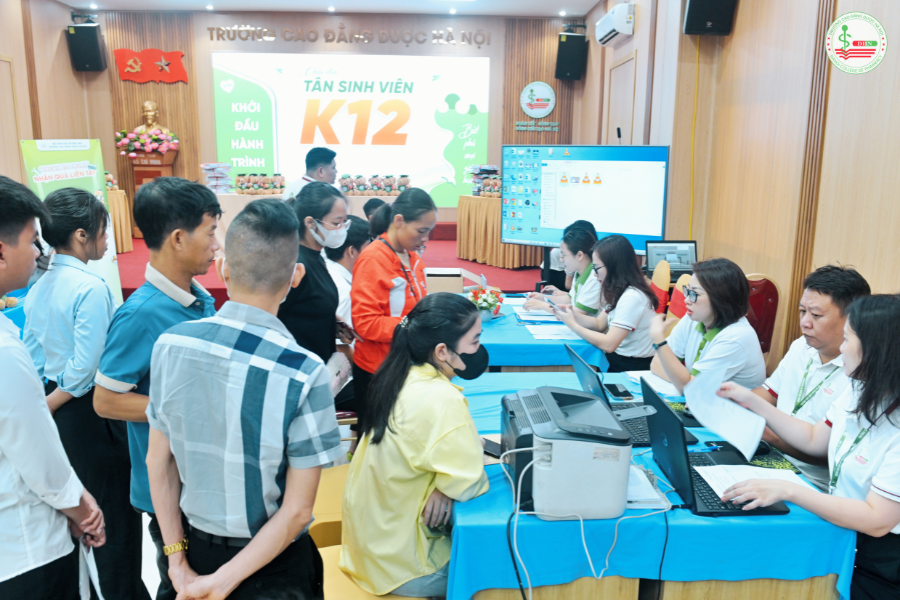 Trường Cao đẳng Dược H&agrave; Nội&nbsp;&aacute;p dụng phương thức x&eacute;t tuyển x&eacute;t học bạn THPT gi&uacute;p giảm bớt &aacute;p lực thi cử cho c&aacute;c th&iacute; sinh