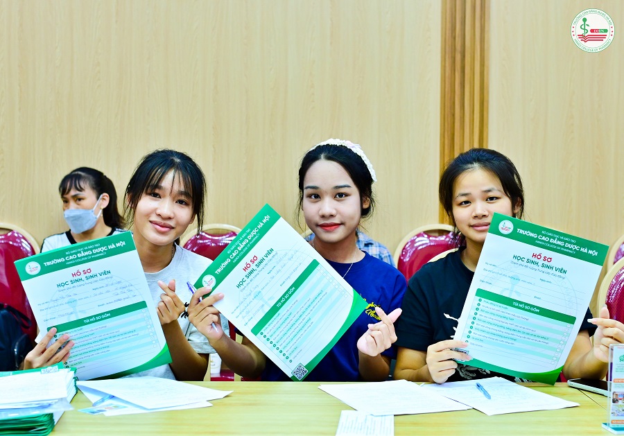 H&atilde;y đăng k&yacute; học ngay để bắt đầu một h&agrave;nh tr&igrave;nh ph&aacute;t triển bản th&acirc;n đầy &yacute; nghĩa tại Trường Cao đẳng Dược H&agrave; Nội