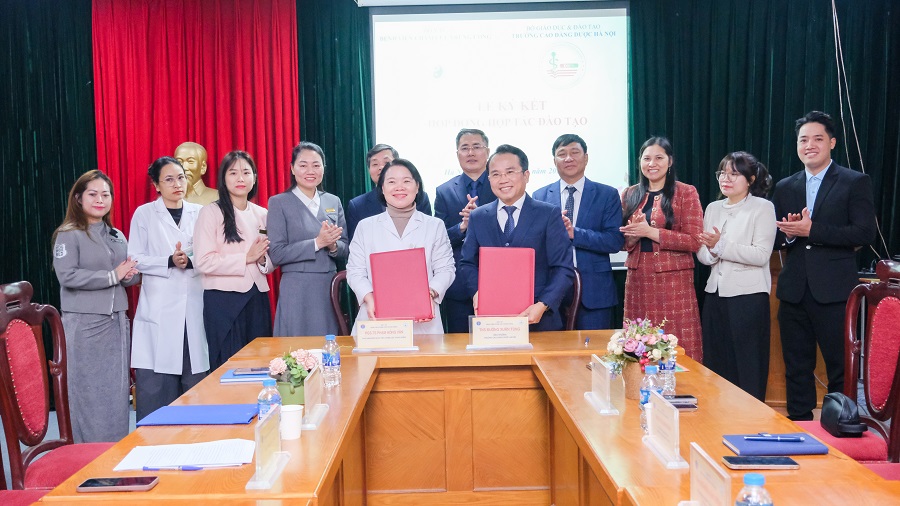 &nbsp;Trường Cao đẳng Dược H&agrave; Nội k&yacute; kết hợp t&aacute;c trong đ&agrave;o tạo, thực tập với Bệnh viện Ch&acirc;m cứu TW