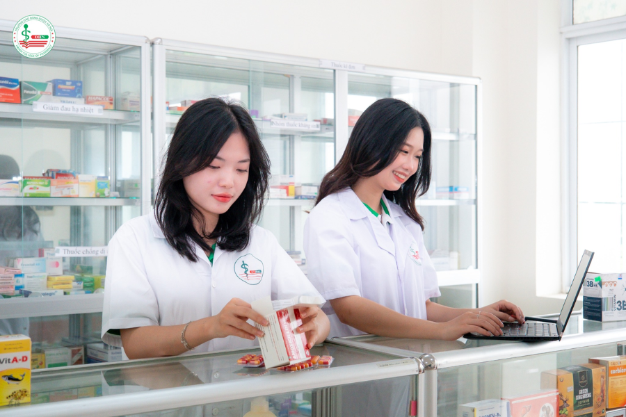 Ngành Dược học những môn gì? Khám phá lộ trình học tập và cơ hội nghề nghiệp đầy triển vọng