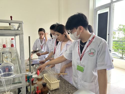 Ngành Dược học trường nào? Tại sao Cao đẳng Dược Hà Nội luôn là lựa chọn hàng đầu