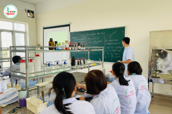 Ngành Dược học bao nhiêu năm? Ra trường làm gì?