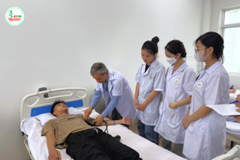 Báo Giáo dục & Thời đại: Trường Cao đẳng Dược Hà Nội tiên phong với mô hình “Một chương trình – Hai địa điểm”