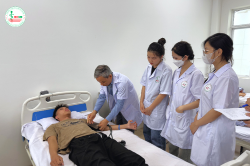 Báo Giáo dục & Thời đại: Trường Cao đẳng Dược Hà Nội tiên phong với mô hình “Một chương trình – Hai địa điểm”