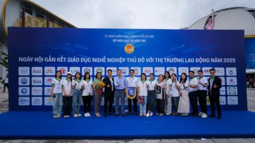 Cao đẳng Dược Hà Nội ghi dấu ấn tại Ngày hội Gắn kết Giáo dục nghề nghiệp Thủ đô 2025