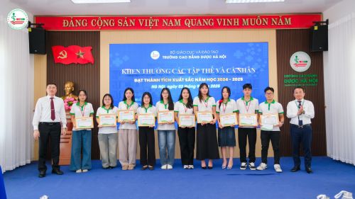 Vinh danh 114 sinh viên xuất sắc năm học 2024 - 2025