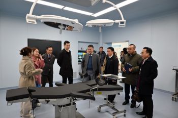 Ban Giám hiệu trường Cao đẳng Dược Hà Nội thăm và làm việc tại Trường Cao đẳng Kĩ thuật Nghề Y tế Nam Kinh (Trung Quốc)