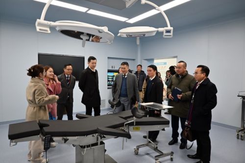 Ban Giám hiệu trường Cao đẳng Dược Hà Nội thăm và làm việc tại Trường Cao đẳng Kĩ thuật Nghề Y tế Nam Kinh (Trung Quốc)