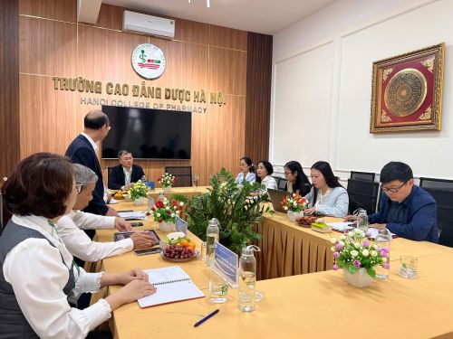 Trường Cao đẳng Dược Hà Nội đón đoàn kiểm tra công tác y tế học đường