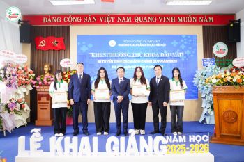Vinh danh thủ khoa, á khoa đầu vào năm học 2025-2026