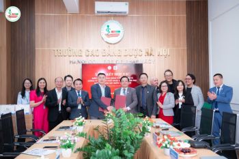 Lễ ký kết hợp tác giữa Cao đẳng Dược Hà Nội và Công ty CP XNK Thương mại Hợp tác nhân lực Quốc tế Việt Nam (VINAINCOMEX,.JSC)