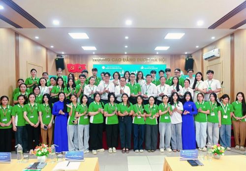 Lễ ra mắt Câu lạc bộ Đại sứ số Học đường trường Cao đẳng Dược Hà Nội