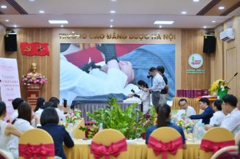 Từ lý thuyết đến thực hành: Sinh viên khám phá công nghệ MTS tại Hội thảo “Kết hợp Y khoa trong Chăm sóc sắc đẹp hiện đại”