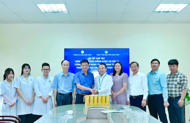 Ký kết hợp tác đào tạo thực hành, thực tập cho sinh viên với Công ty TNHH Dược Thảo Hoàng Thành