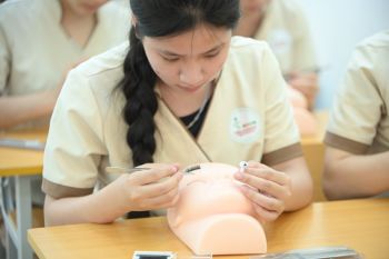 Ngành chăm sóc sắc đẹp học ở đâu? Gợi ý địa chỉ đào tạo uy tín, dễ xin việc
