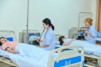 Học ngành Điều dưỡng làm gì? Có dễ xin việc không?