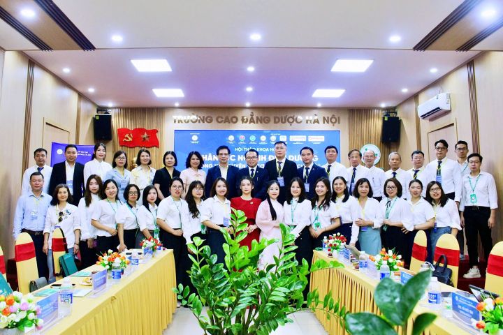 Cao đẳng Dược Hà Nội đã tổ chức thành công Hội thảo khoa học: “Nhân lực ngành Điều dưỡng trong kỷ nguyên AI: Cơ hội và thách thức”