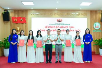 Chi bộ Phân hiệu Trường Cao đẳng Dược Hà Nội tổ chức Lễ trao Quyết định công nhận đảng viên chính thức