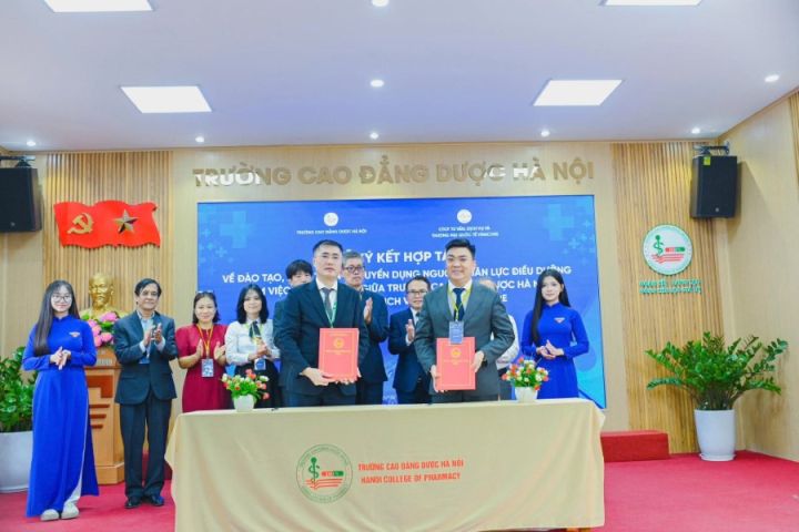 Trường Cao đẳng Dược Hà Nội ký kết hợp tác song phương với Vinacore: Hiện thực hóa lộ trình đào tạo và việc làm Nhật Bản cho sinh viên Điều dưỡng