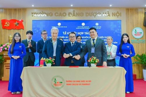 Báo Nhân Dân: Trường Cao đẳng Dược Hà Nội triển khai mô hình hỗ trợ khép kín, kết nối sinh viên Điều dưỡng với thị trường Nhật Bản