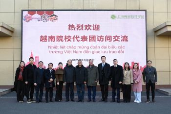 Trường Cao đẳng Dược Hà Nội thăm và làm việc tại Trường Công nghệ Thực phẩm Thượng Hải