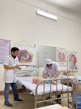 Trường Cao đẳng Dược Hà Nội tổ chức thi chạy trạm cho sinh viên tốt nghiệp 