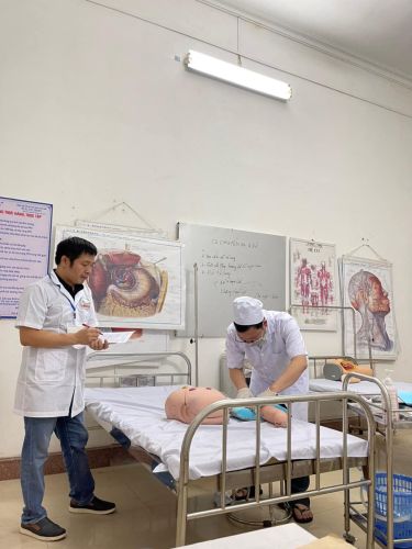 Trường Cao đẳng Dược Hà Nội tổ chức thi chạy trạm cho sinh viên tốt nghiệp