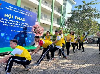 Bùng nổ cuộc thi kéo co chào mừng Ngày nhà giáo Việt Nam 20-11 của Trường Cao đẳng Dược Hà Nội