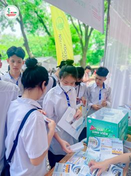 Trường Cao đẳng Dược Hà Nội tham gia chương trình Tư vấn hướng nghiệp cùng Báo tuổi trẻ tại THPT Chương Mỹ B