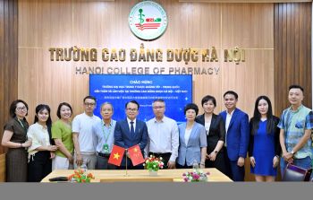Trường Đại học Trung Y Dược Quảng Tây tới thăm và làm việc tại Trường Cao đẳng Dược Hà Nội