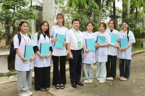 Tiếp nối hành trình thực tập: Sinh viên K10 ngành Dược trải nghiệm môi trường doanh nghiệp chuyên nghiệp