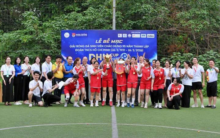 Lễ bế mạc giải bóng DHN Cup 2026 Khép lại mùa giải giàu cảm xúc