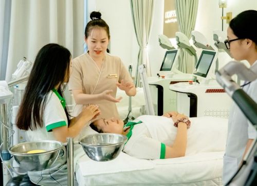 Khám phá ngành Chăm sóc sắc đẹp và Cơ hội việc làm