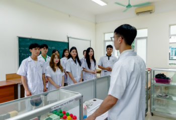 Dược sĩ có thể Cập nhật kiến thức chuyên môn về Dược ở đâu?