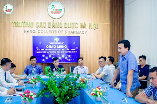 Trường Cao đẳng Hậu cần 1 - Tổng cục Hậu cần đến thăm và làm việc tại Trường Cao đẳng Dược Hà Nội