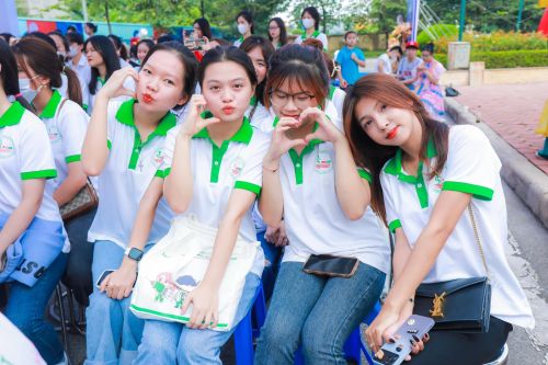 Học ngành Dược ra trường làm gì? Định hướng và lời khuyên cho học sinh/sinh viên