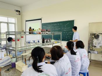 Ngành Dược sĩ chất lượng cao: Hướng đi đầy triển vọng cho tương lai