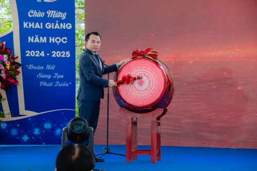 Báo Tiền Phong đưa tin về Lễ Khai Giảng Trường Cao Đẳng Dược Hà Nội 2024-2025