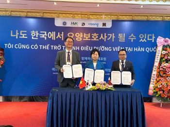 Lễ ký kết hợp tác 3 bên giữa Cao đẳng Dược Hà Nội, Đại học Seojeong (Hàn Quốc) và Công ty TNHH Giáo dục VISANG Vietnam