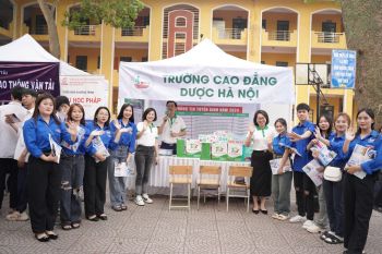 Tư vấn hướng nghiệp trường cao đẳng dược hà nội phối hợp báo tuổi trẻ